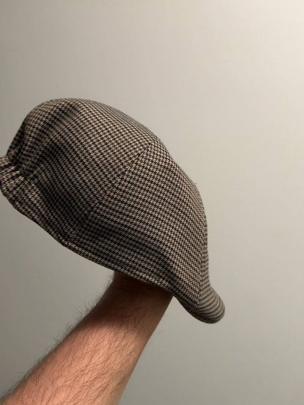 Zara Men’s Houndstooth Newsboy Cap in Brown and Black